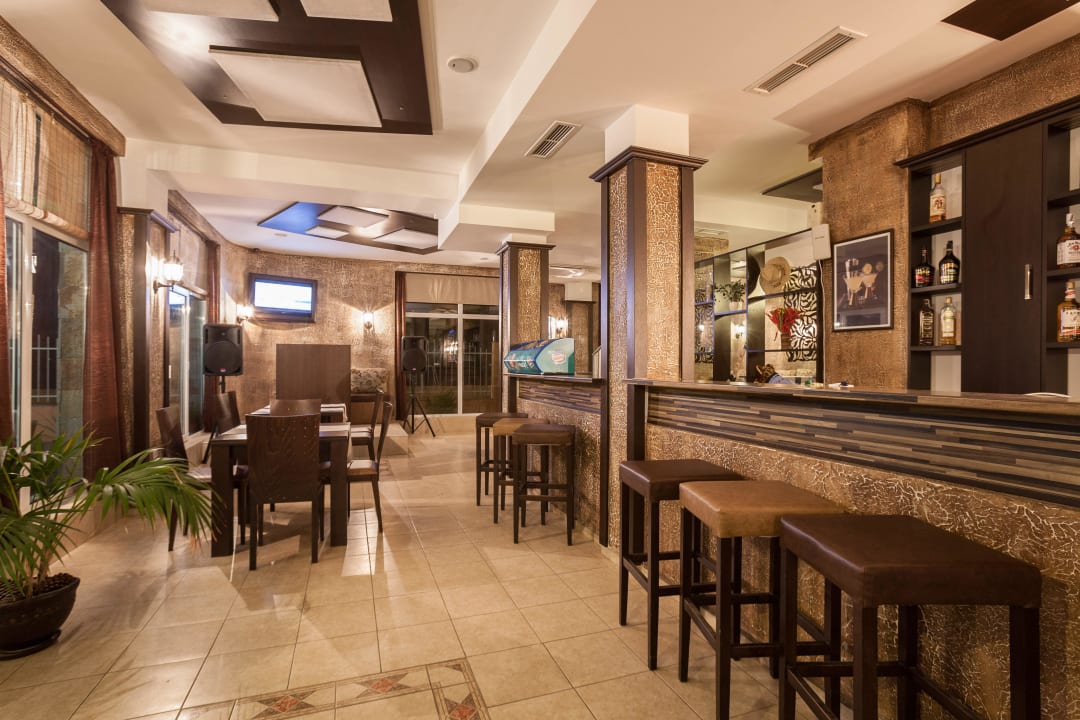 Bar & Grill Restaurant O"Leary's Front View Apartments Silver Springs