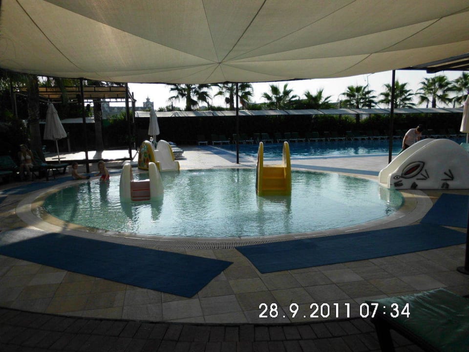 Einer der Kinderpools Hane Family Resort