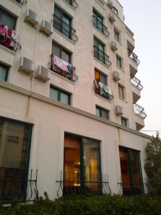 Bick auf die Hotelfassade Hotel Kalif