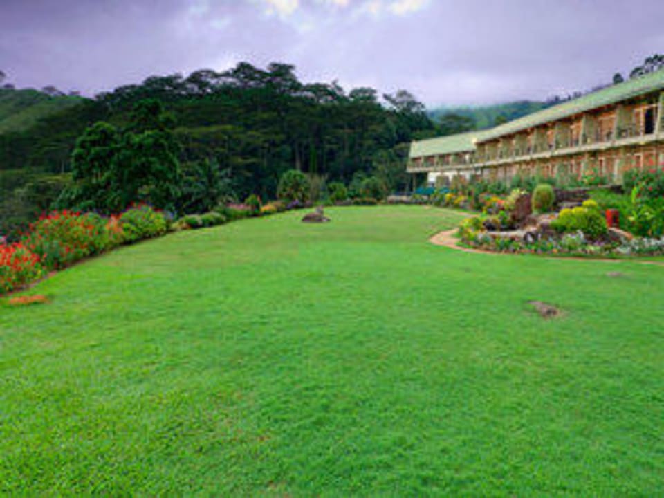 Exterior of hotel Hotel Hunas Falls by Amaya