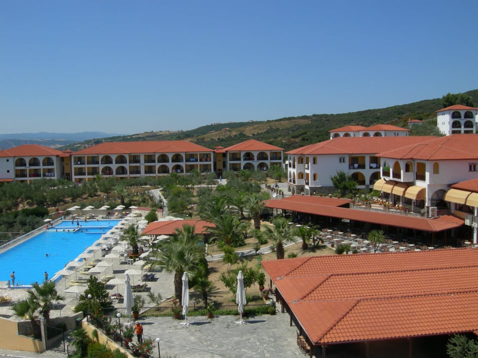 Pool area Akrathos Beach Hotel