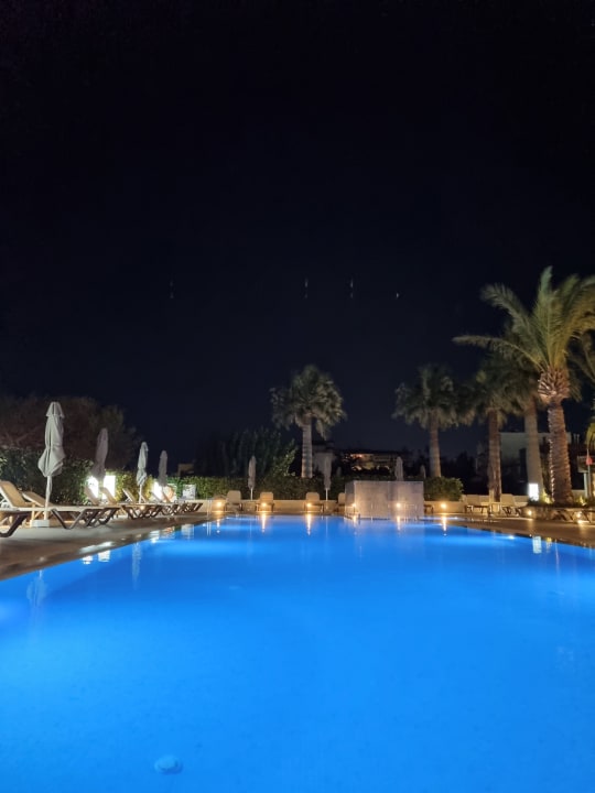 Pool Petousis Hotel & Suites
