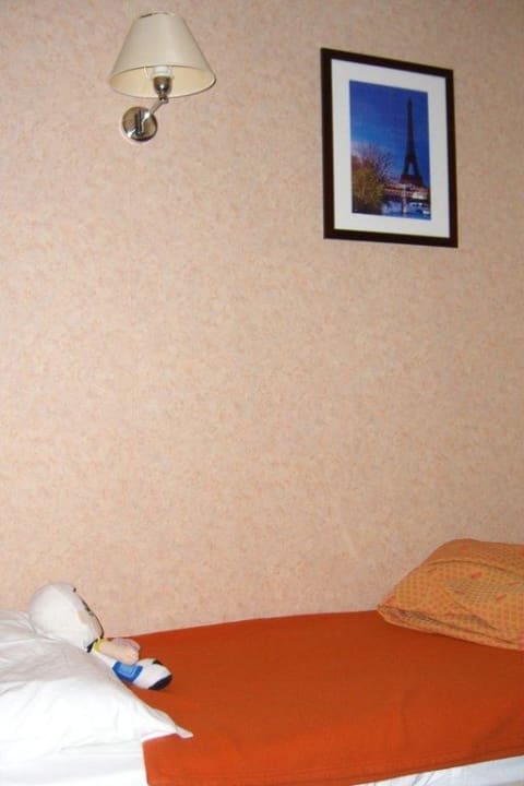 3. Bett im Dreibettzimmer des Hotel Wilson ibis Styles Hotel Asnieres Centre