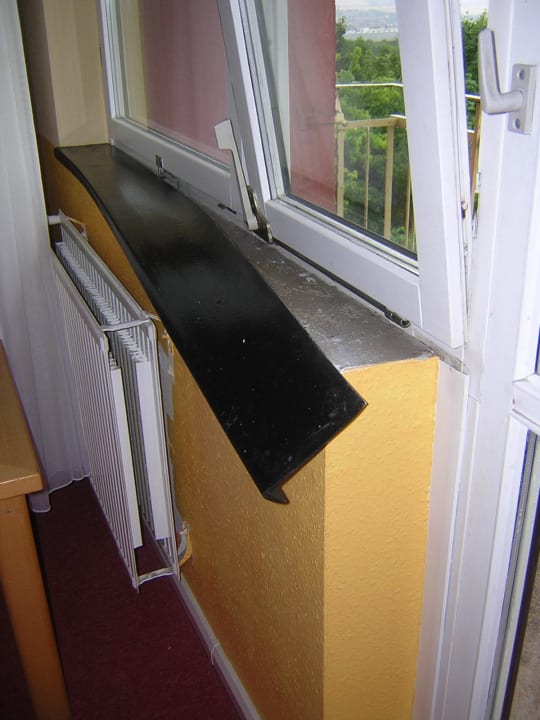 Abgelöste Plastikfensterbank Soibelmanns Hotel Weimar