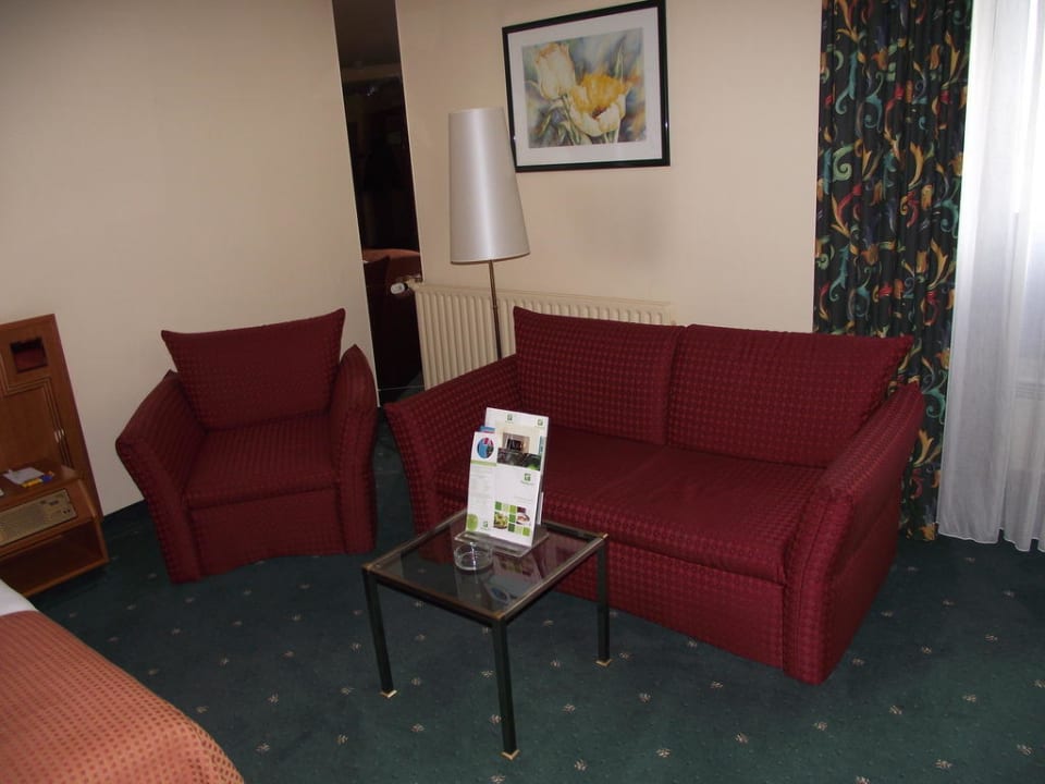 Sitzgruppe in der Suite Leonardo Hotel Hannover Airport