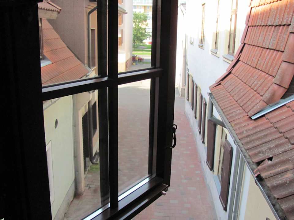 Вид во двор Hotel St.Peterburg