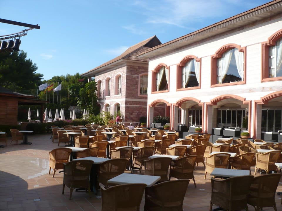 Vor der Showbühne VIVA Cala Mesquida Suites & Spa 16+