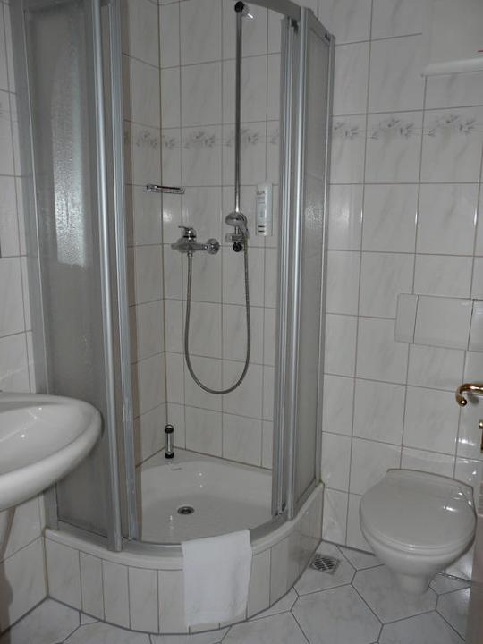 Bad mit Dusche GreenLine Landhotel Dresden