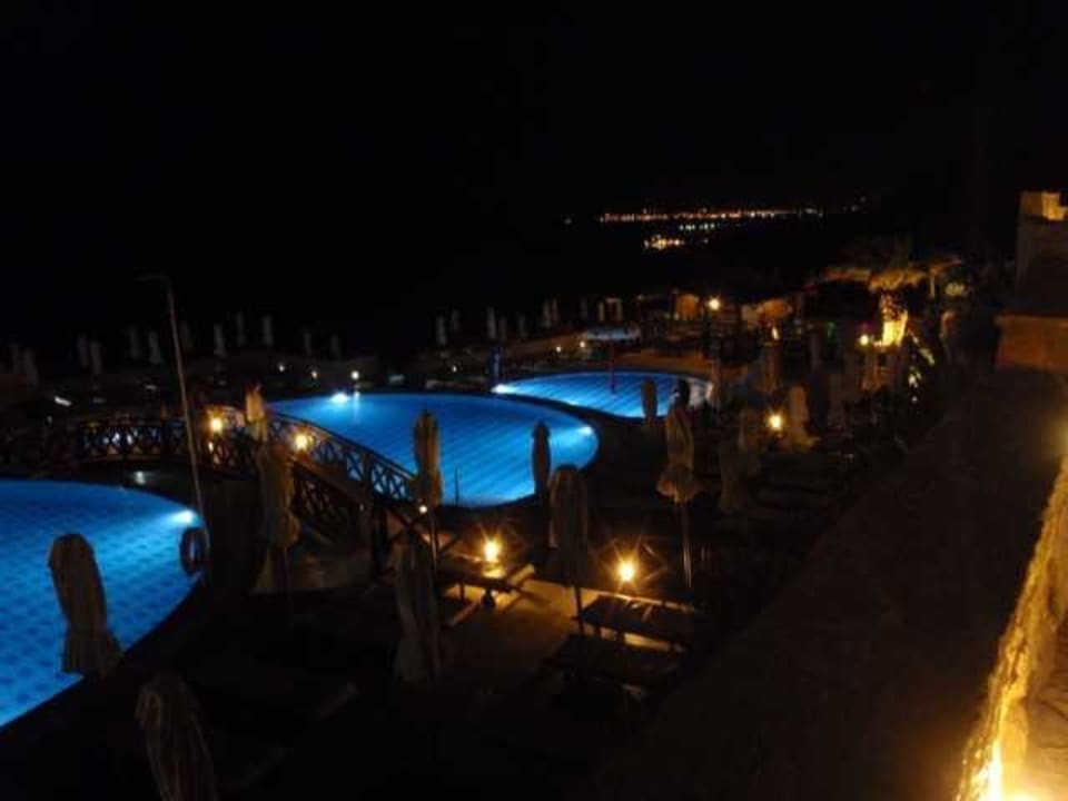 Pool bei Nacht 2 Hotel Kalithea Horizon Royal
