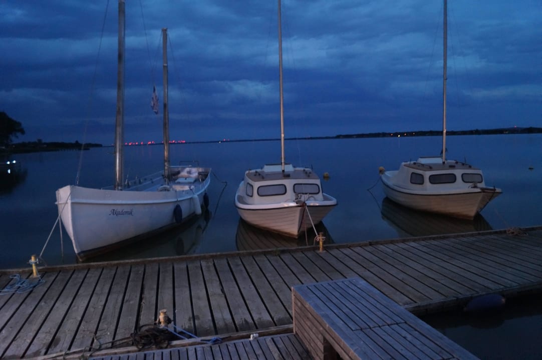 HT Houseboats Domki na wodzie HT Houseboats Domki na wodzie