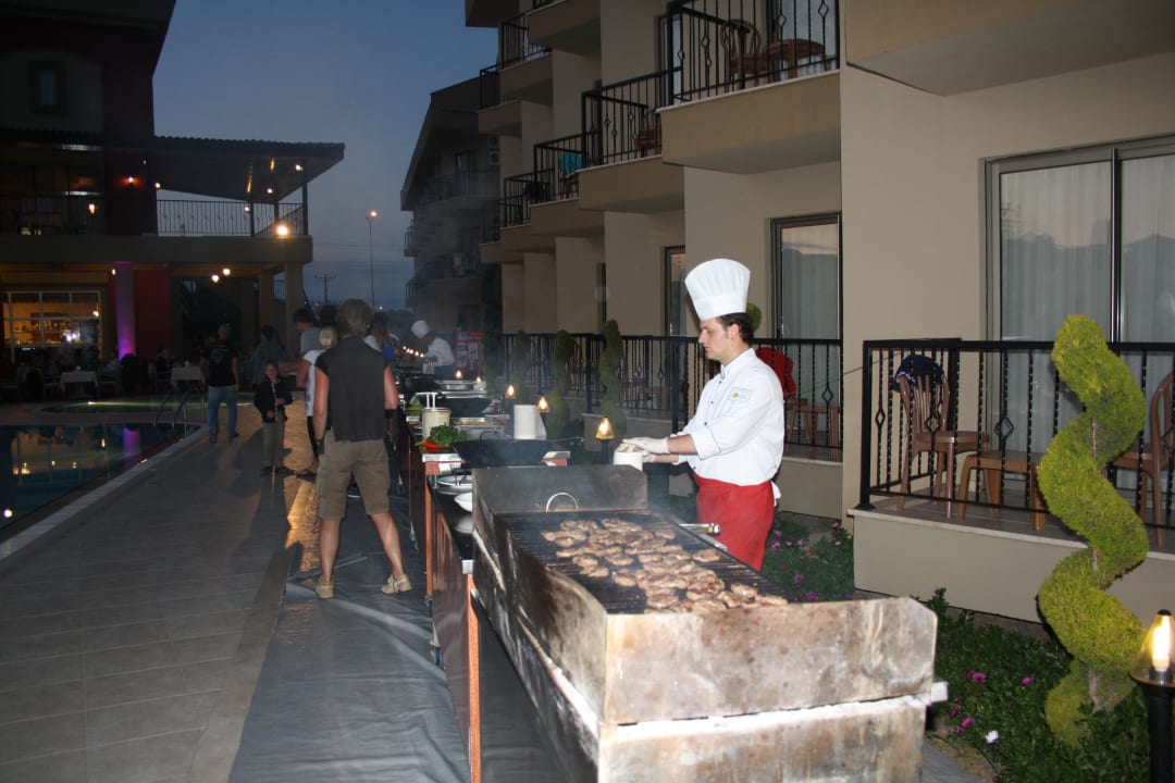 Grillstationen Hotel Victory Resort