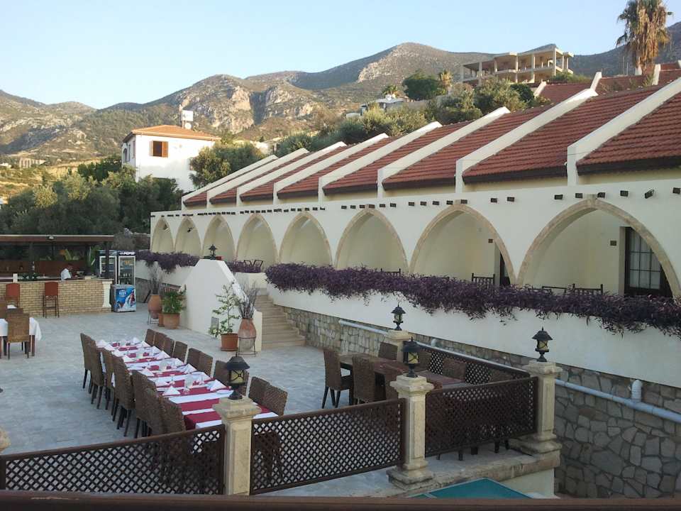 Abendessen Bellapais Monastery Village