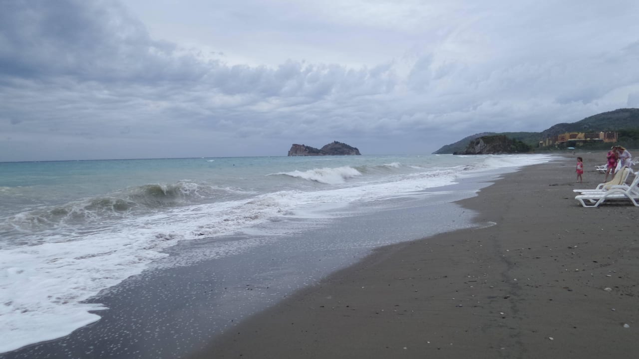 Strand bei Regentag TUI BLUE Tropical