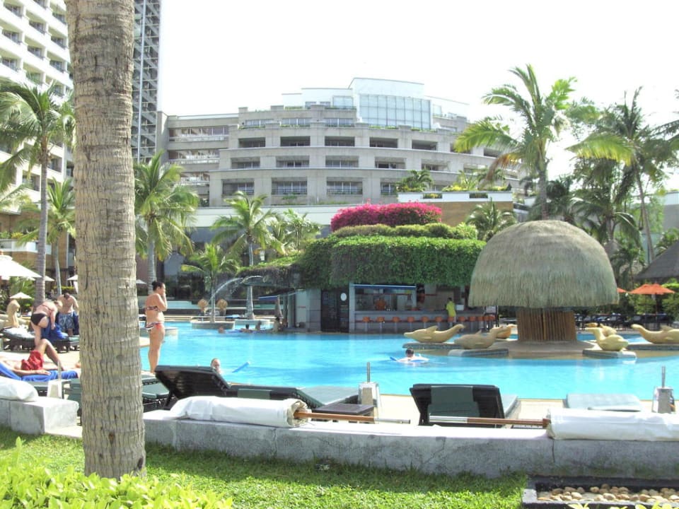 Pool In der Gartenanlage Hilton Hua Hin Resort & Spa