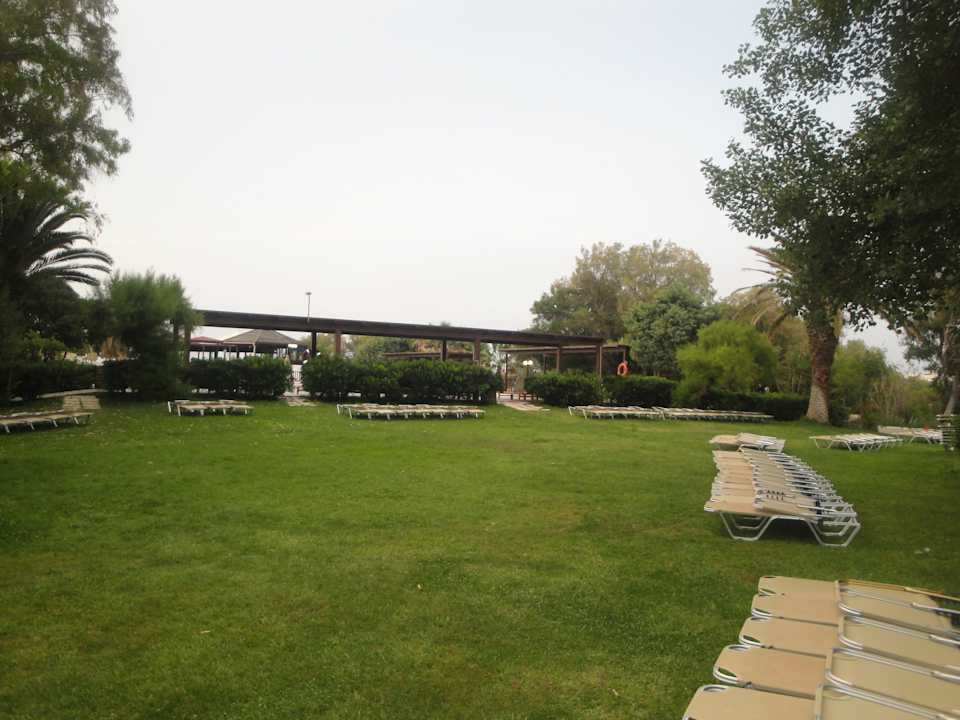 Gartenanlage Apollonia Beach Resort & Spa