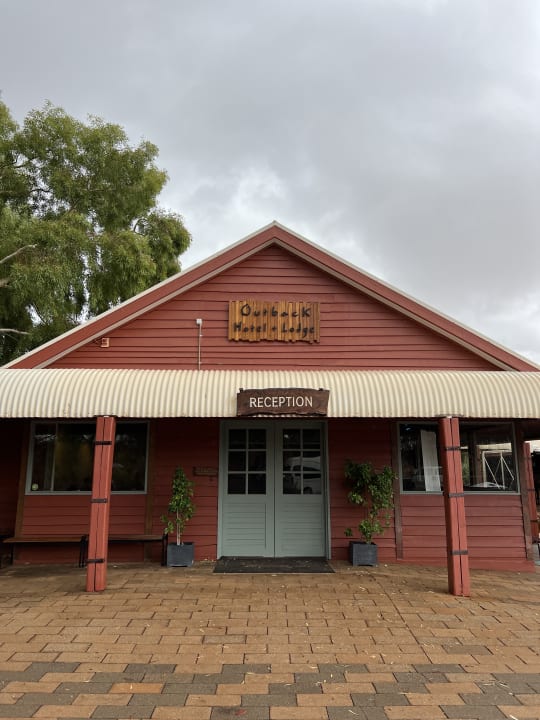 Außenansicht Outback Pioneer Hotel & Lodge