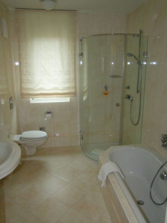 Badezimmer Victor's Residenz-Hotel Erfurt