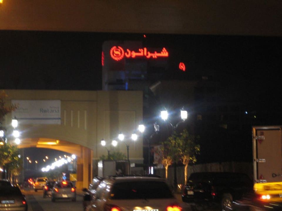 "The walk" Promenade direkt davor Sheraton Jumeirah Beach Resort