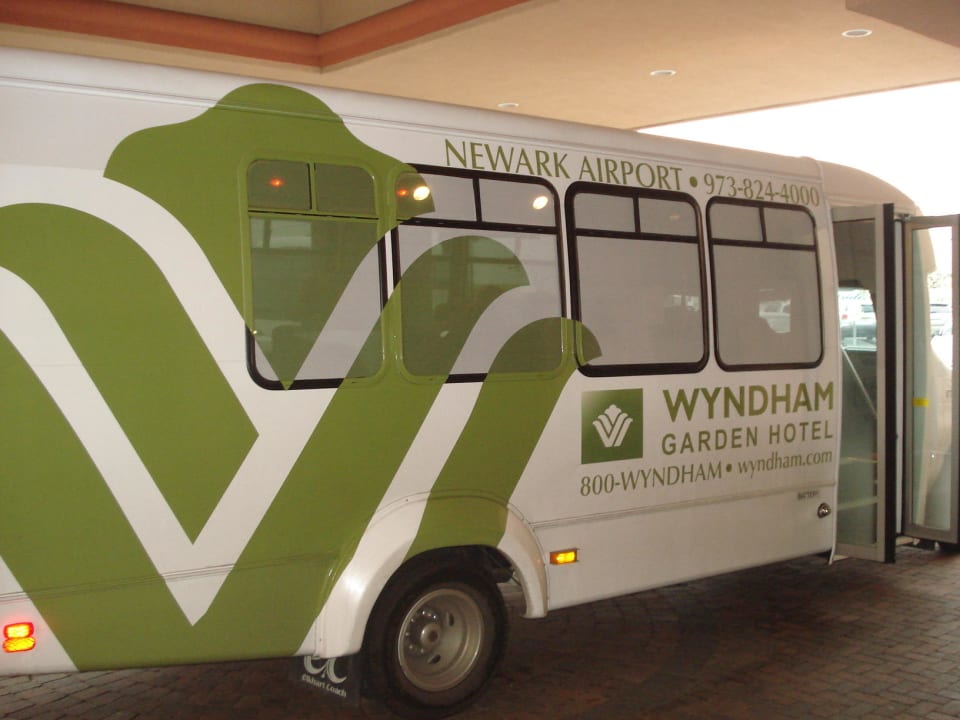 Kleinbus zum Flughafen Hotel Wyndham Garden Newark Airport