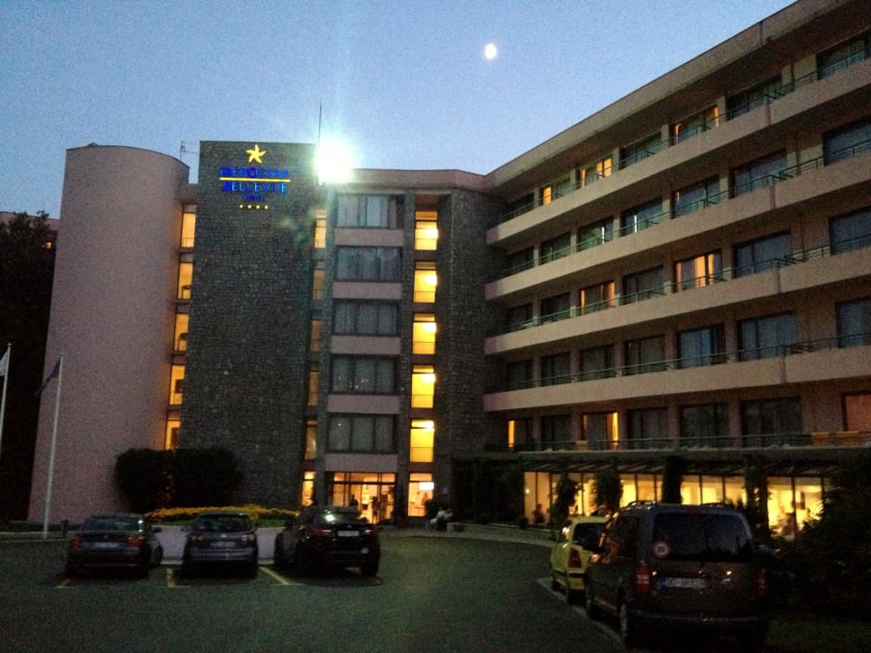 Вид отеля с улицы Iberostar Waves Bellevue