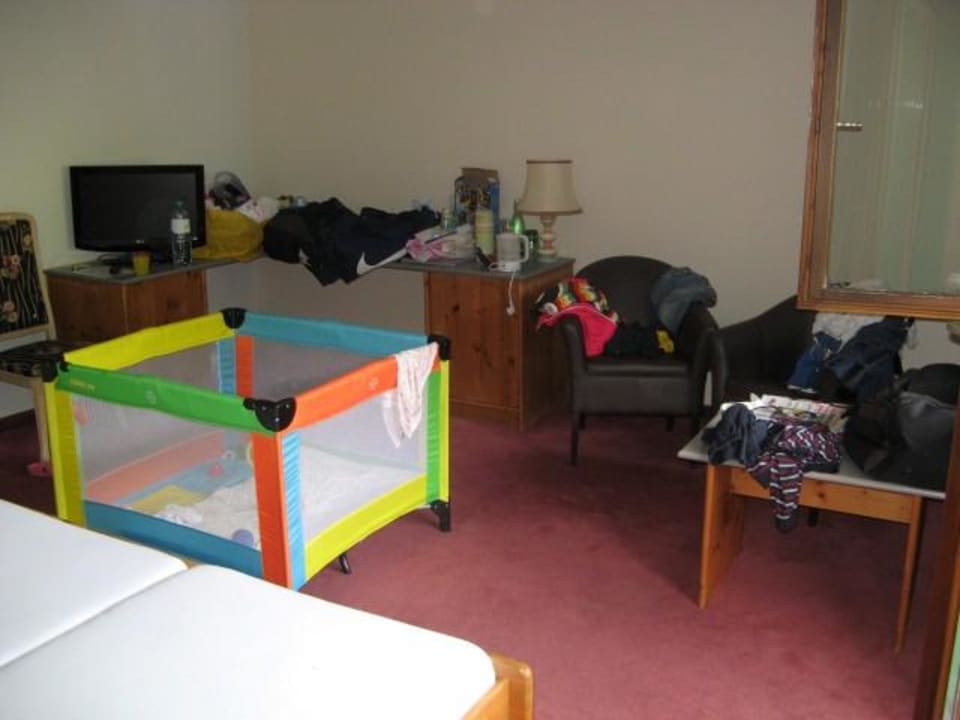 Zimmer (eines der noch nicht renovierten Zimmer) Hotel Unterhof