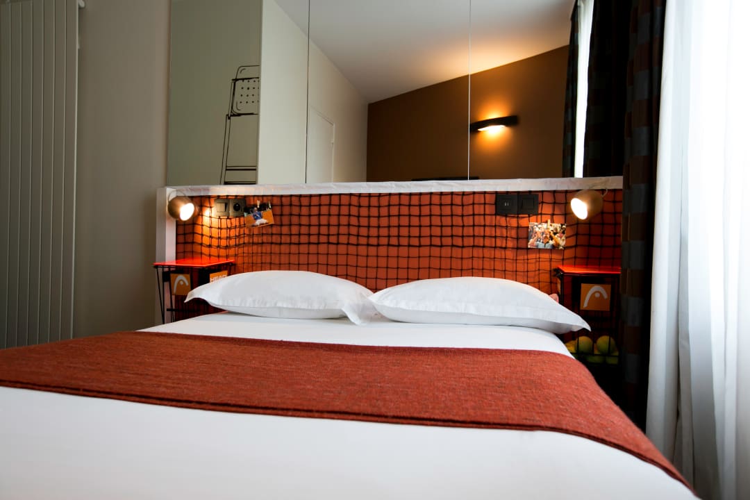 Zimmer Olympic Hotel by Patrick Hayat