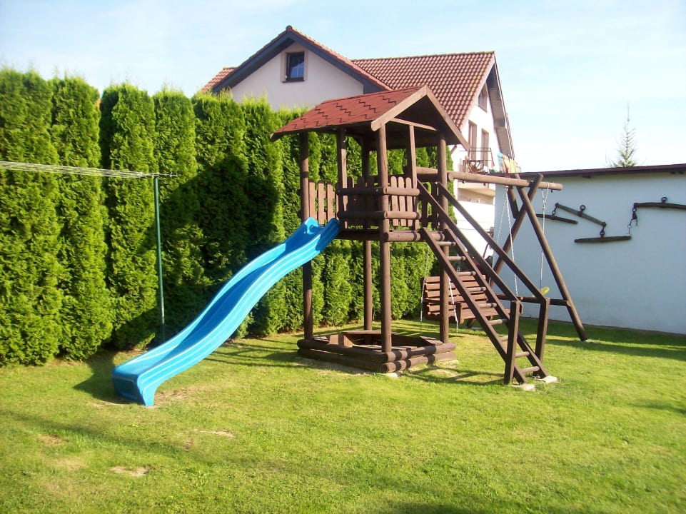 Kinderspielplatz im Garten des Hauses Ferienhäuser Trzesacz PL7234.101.1