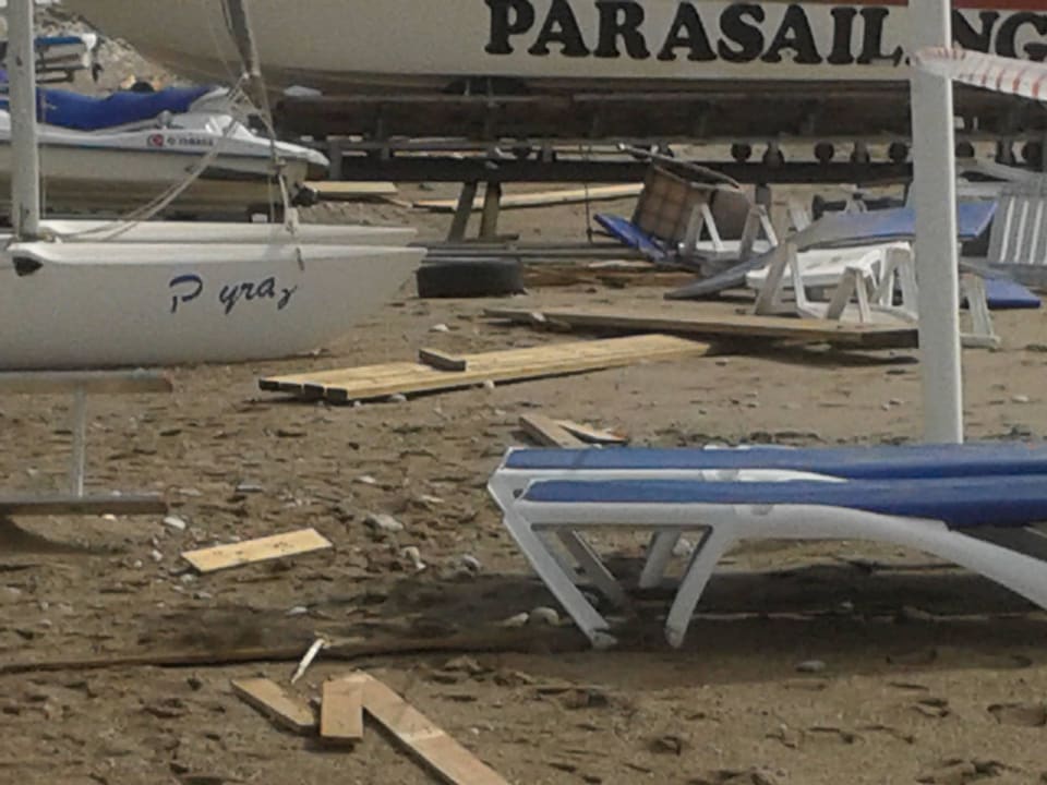 Trümmer von kaputtem Steg Ulusoy Kemer Holiday Club