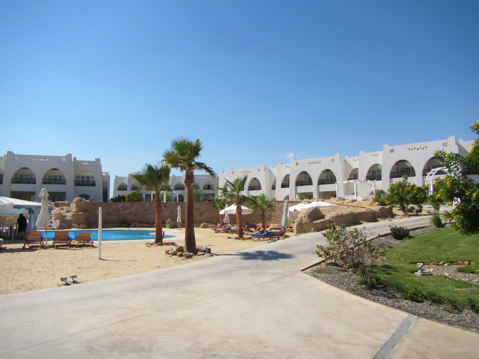 Pool vor unserem Zimmer Hilton Marsa Alam Nubian Resort