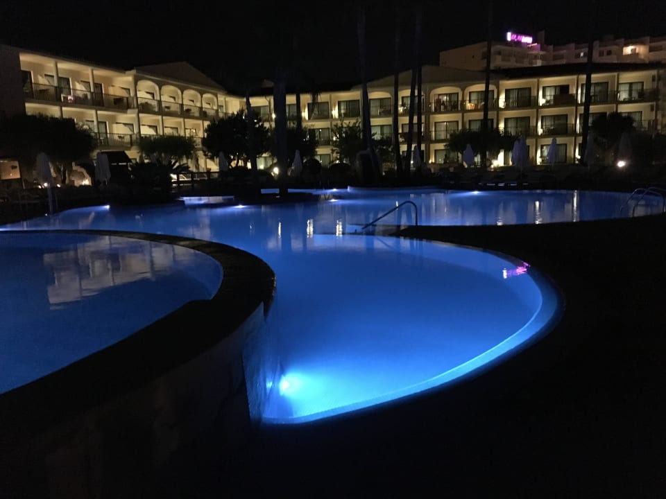 Poolanlage am Abend! CM Mallorca Palace - Adults Only