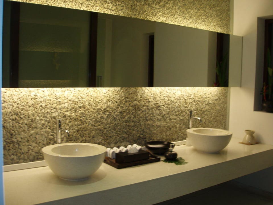 Waschbecken am Pool Hotel Mai Samui Beach Resort & Spa