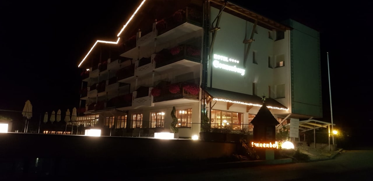Außenansicht SONNENBERG | Panorama Dolomites Wellbeing