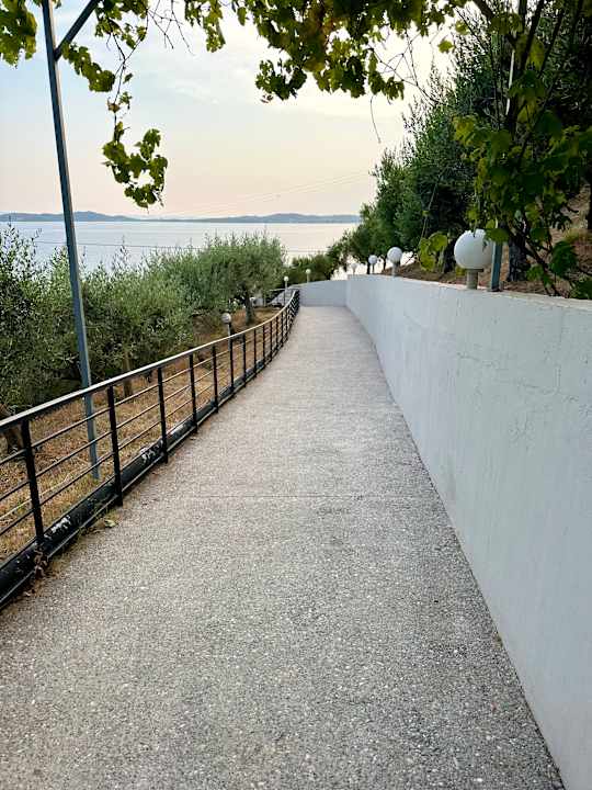 Gartenanlage Akrathos Beach Hotel