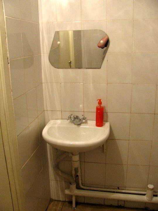 1 Waschbecken für 12 Personen Young Pioneers Camp Alupka