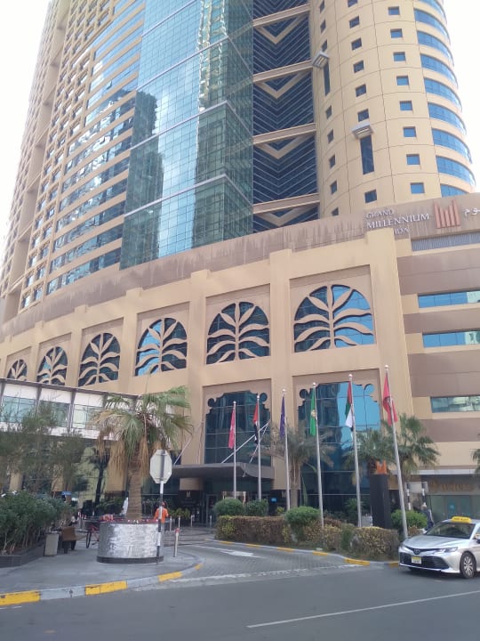 Außenansicht Grand Millennium Al Wahda Abu Dhabi