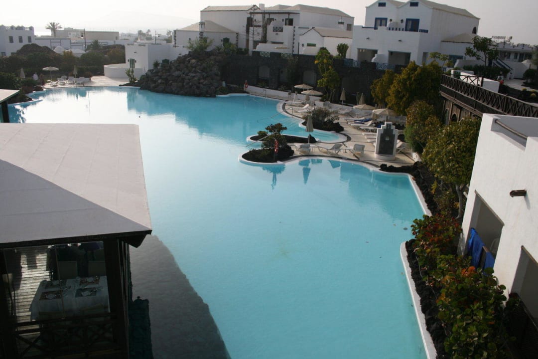 Überblick Hauptpool Hotel LIVVO Volcan Lanzarote