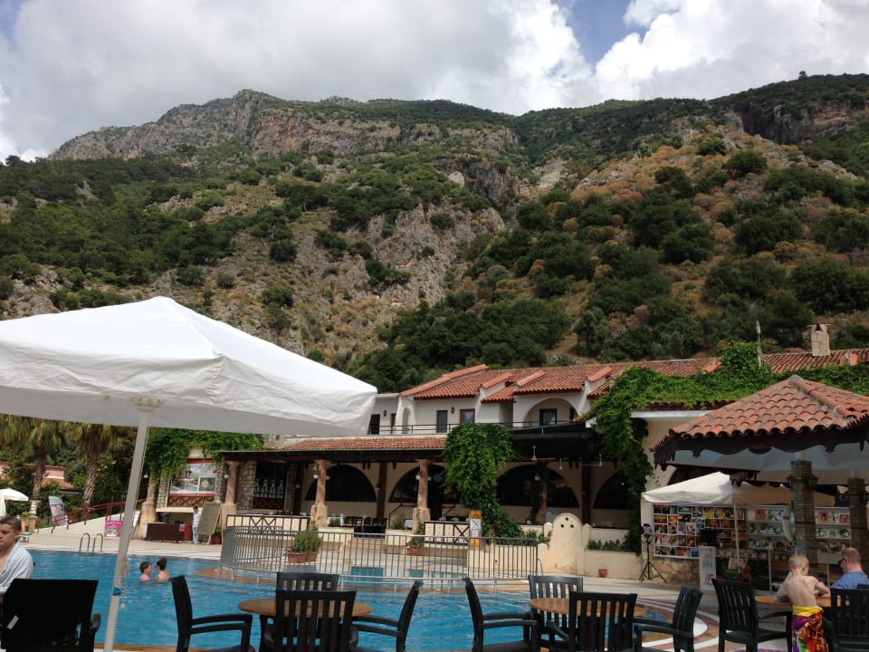 Der Hauptpool wenn mal nichts los ist. Ölüdeniz Beach Resort by Z Hotels