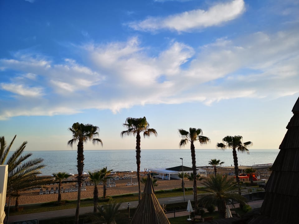 Strand Kamelya Aishen Club