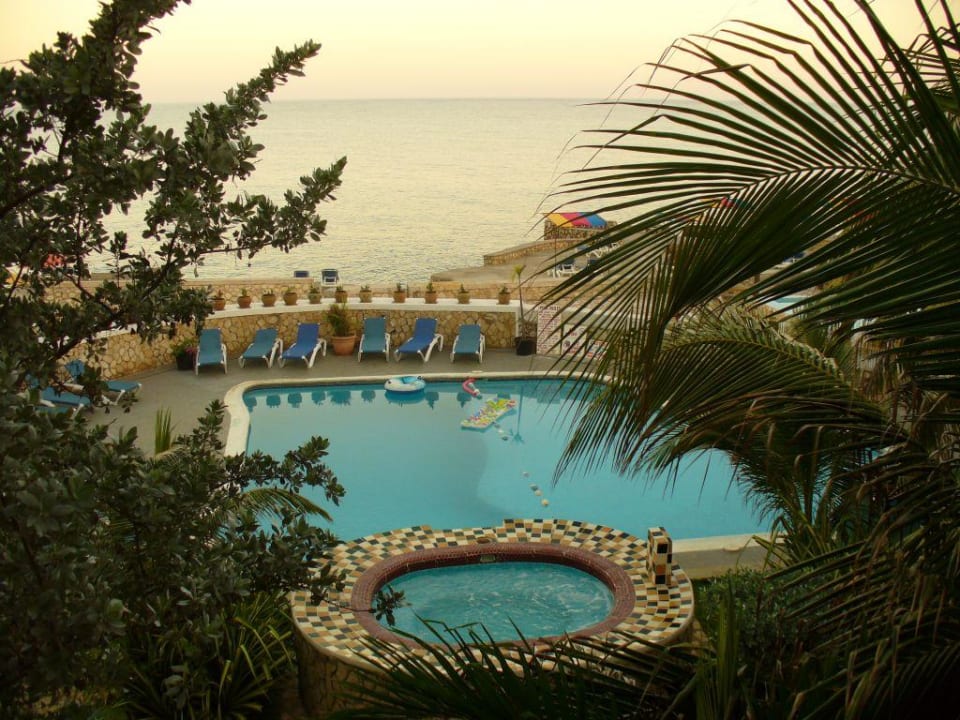 Pool und Wirlpool Samsara Cliff Resort