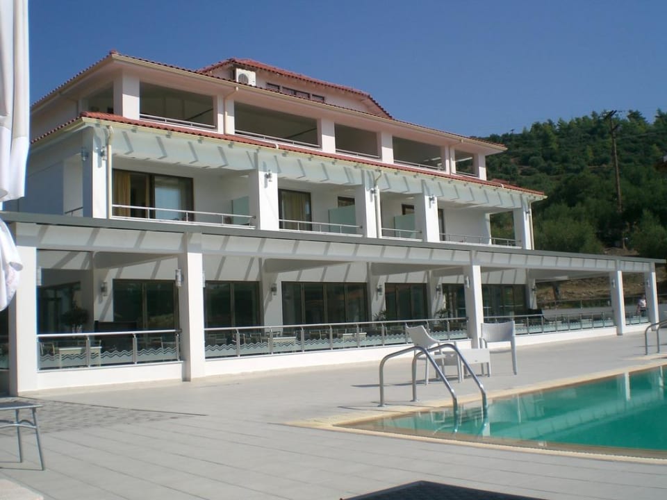 Hauptgebäude mit Restaurant Hotel Lagomandra Beach