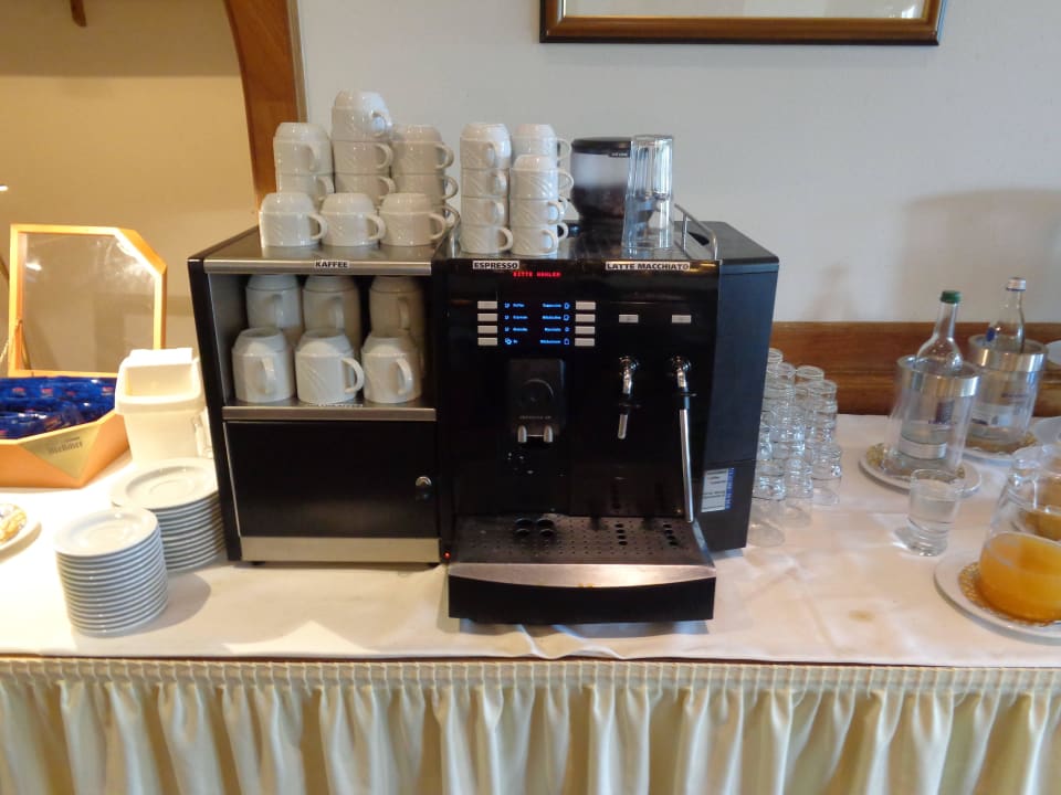 Frühstücksbuffet - Kaffeeautomat Diehls Hotel