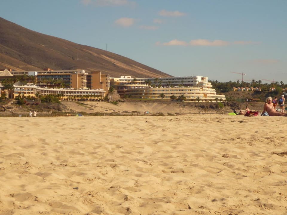 Blick von Strand auf das Hotel Iberostar Waves Gaviotas Park