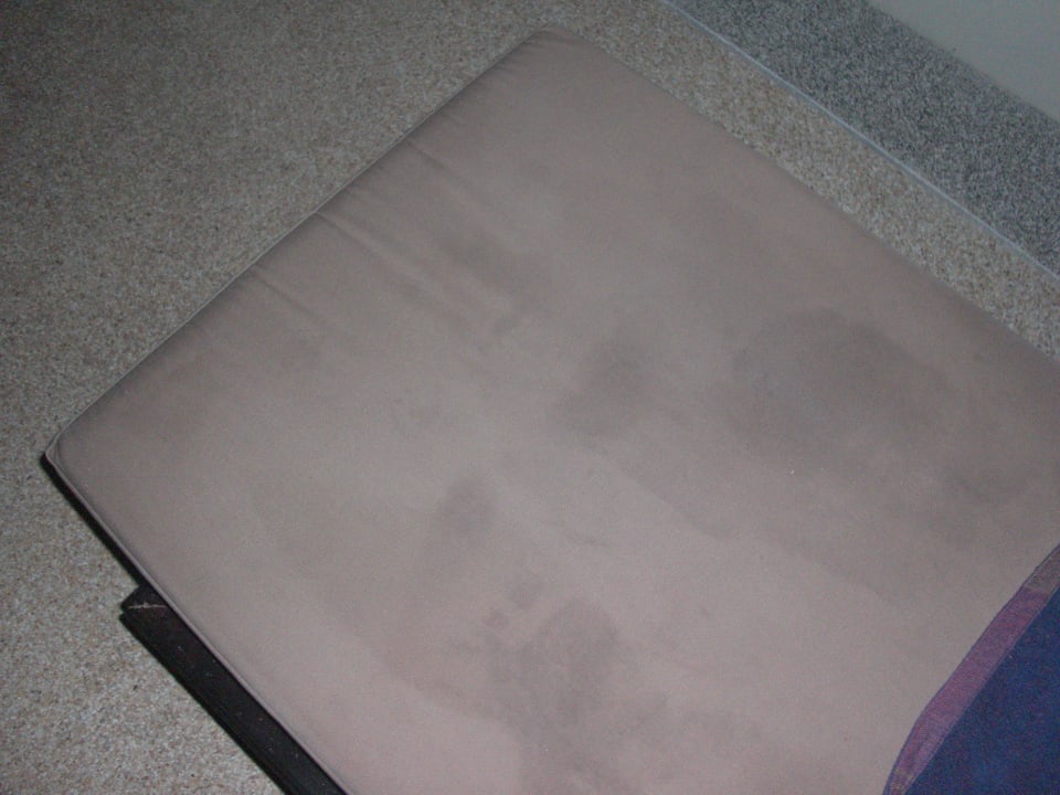 Verschmutzte Poolliege Khaolak Summer House Resort