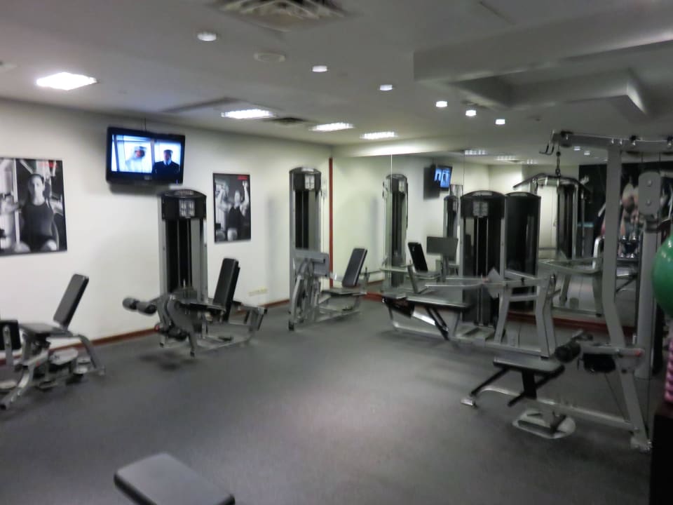 Fitnessraum New World Makati Hotel