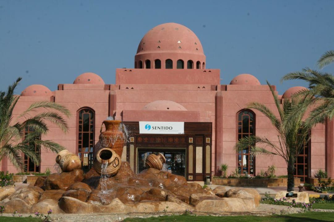 Hoteleingang Swisstouch Oriental Resort Marsa Alam