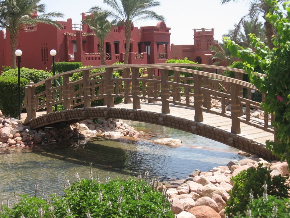 Brücke über dem Teich Charmillion Sea Life Resort