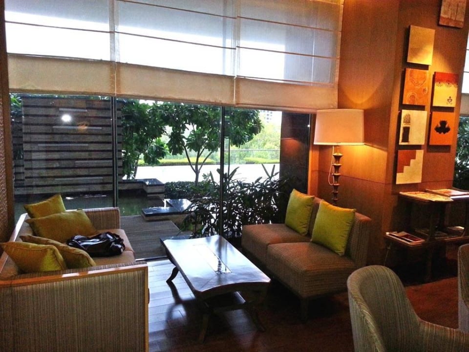 Executive Club Lounge The Leela Ambience Convention Hotel Delhi