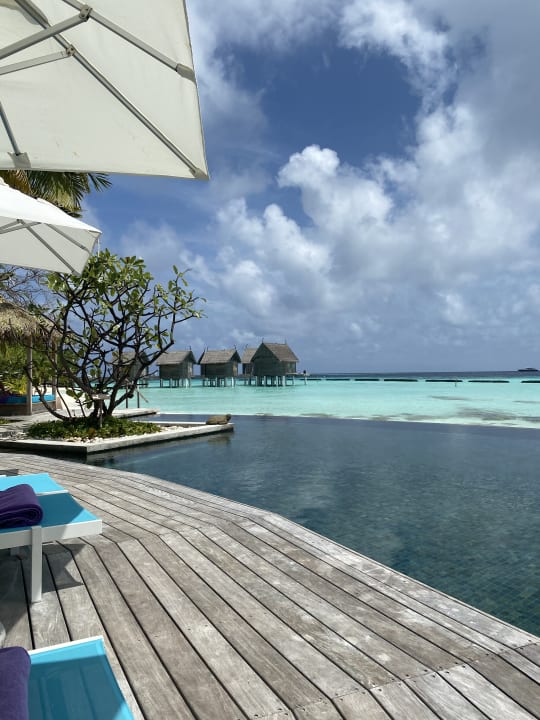Pool Constance Moofushi Maldives