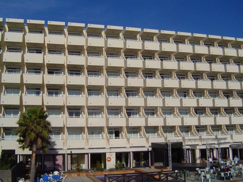 Strandseite des Hotels Iberostar Waves Bahia de Palma
