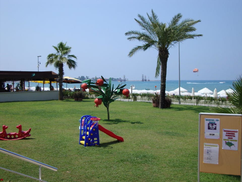Hotelanlage mit Blick zum Meer Nerton Hotel - Erwachsenenhotel ab 16 Jahren